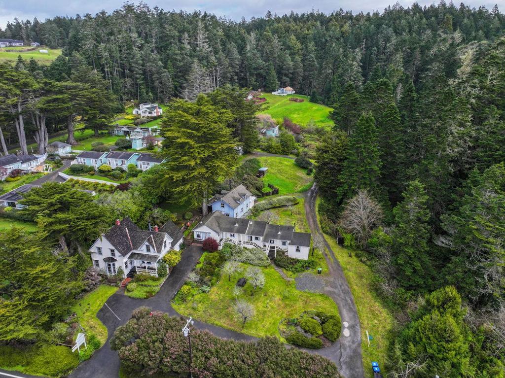 Dennen'S Victorian Farmhouse Little River Exterior photo